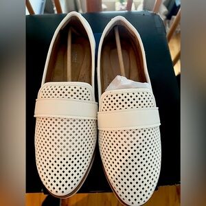 NEW NEVER WORN IN ORIGINAL BOX ROCKPORT WOMENS 9.5 WHITE PERFORATED LOAFER SHOES